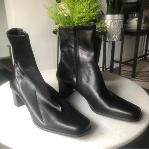 Sudini Made in Italy Sleek Ankle Boots-EUC